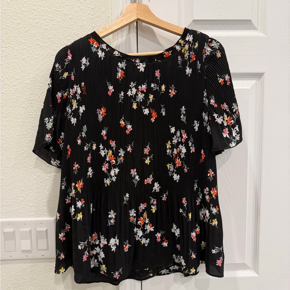 Ann Taylor Black Floral Short-Sleeve Blouse